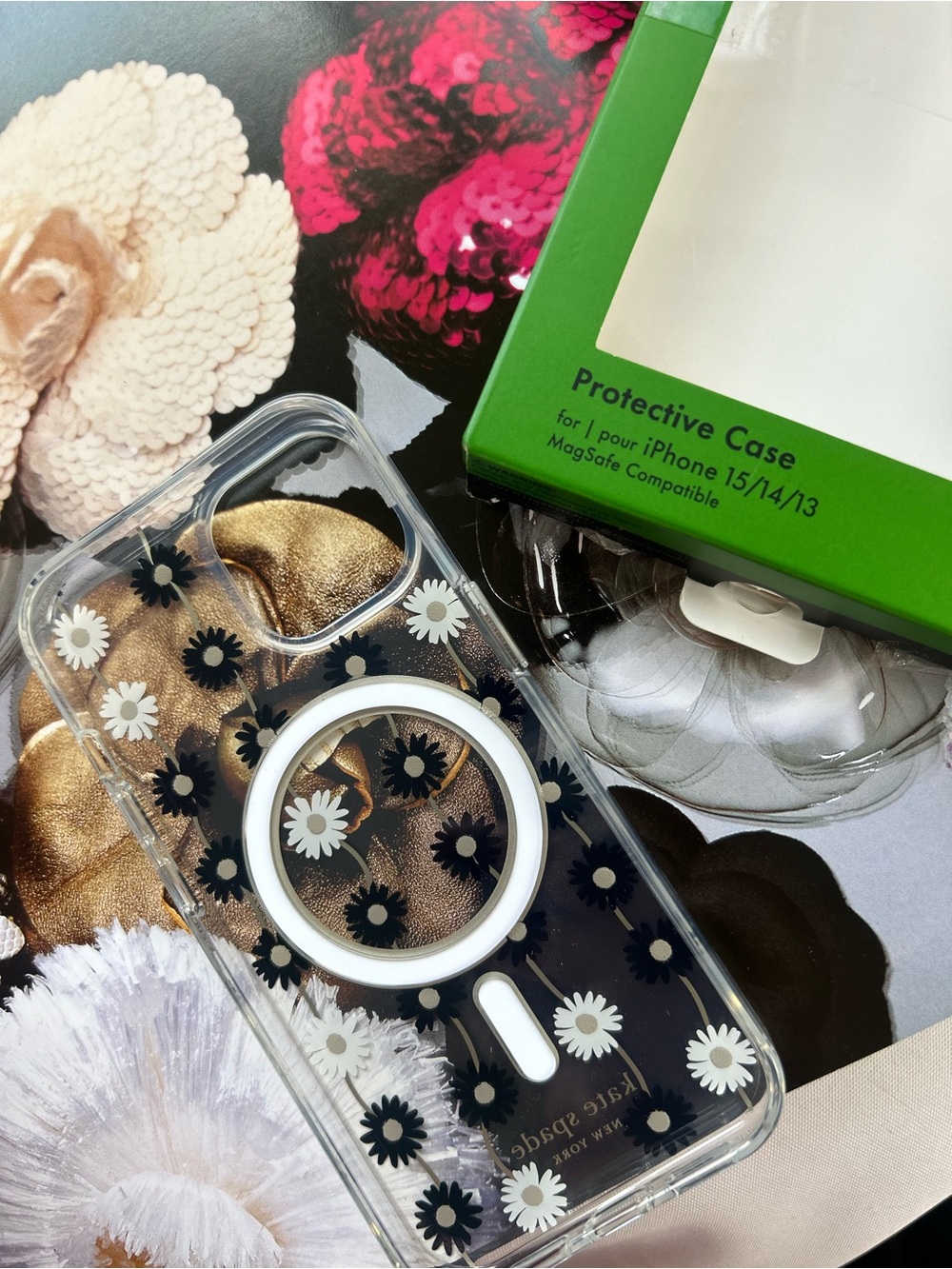 IPhone 15/ 14/13 kate spade Clear Black & White Daisy iPhone Protective Case - Picture 8 of 8